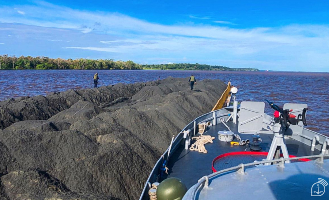 Marinha apreende carga de minério de ferro no rio Amazonas