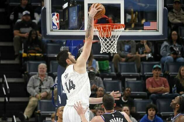 Grizzlies set franchise assist record, Kings drop 8th straight in blowout