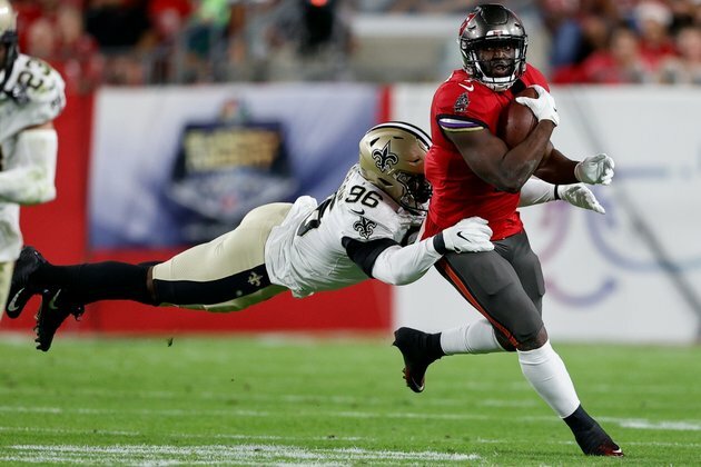Bucs activate Leonard Fournette off IR, waive Le'Veon Bell