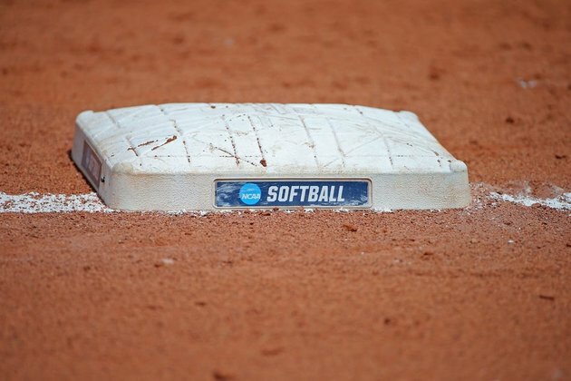 Stanford shuts out Alabama, stays alive in WCWS