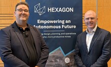  Augment Technologies’ Greg Hardwich (L) and Hexagon’s James Dampney (R) at INDABA 2024.