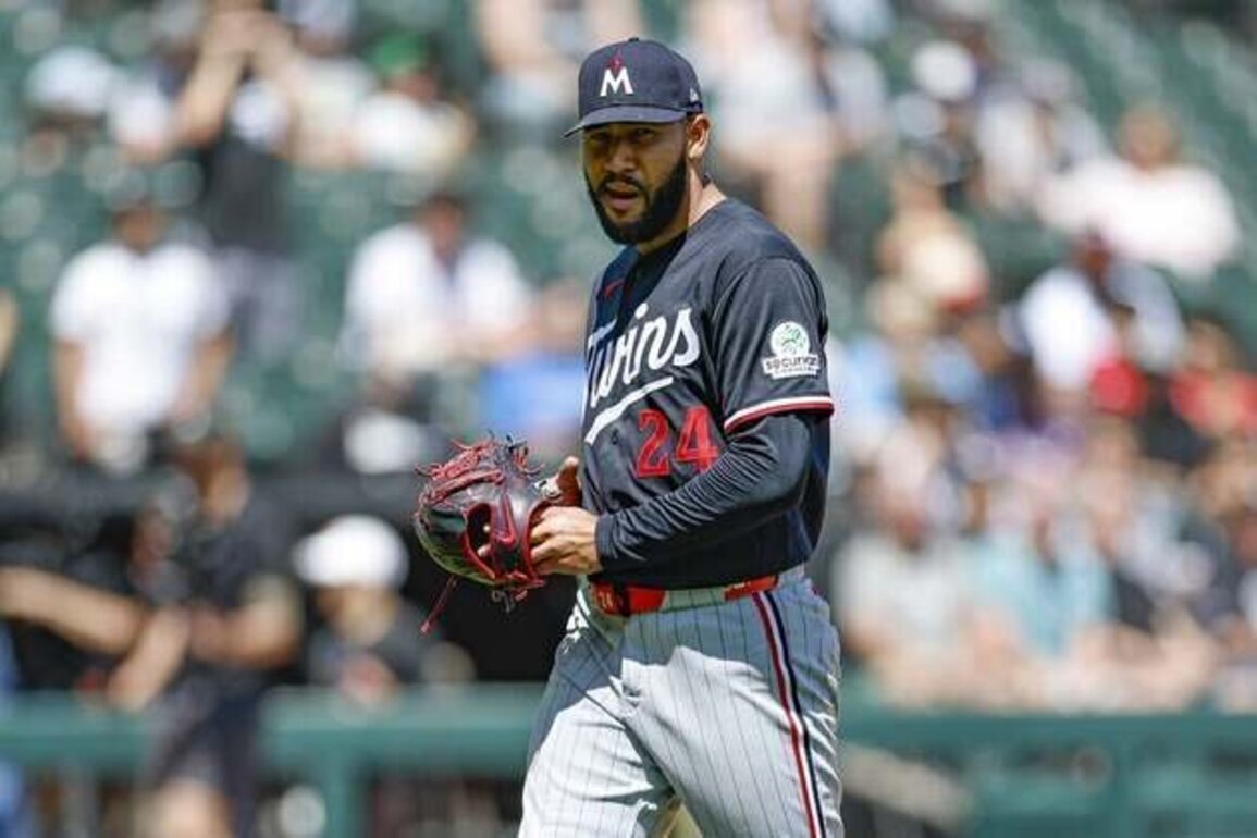 Twins DFA P Simeon Woods Richardson after 0-7 start