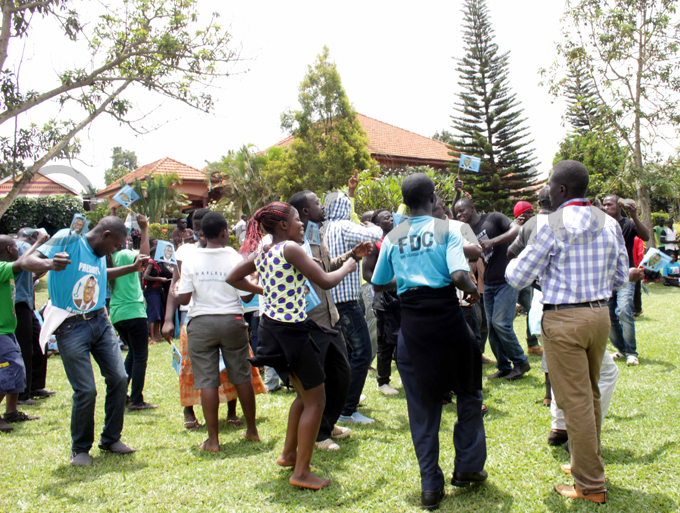 esigyes supporters dance away at his home in asangati hoto by eddie usisi