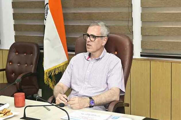 J-K: CM Omar Abdullah chairs meeting to review preparedness for summer season