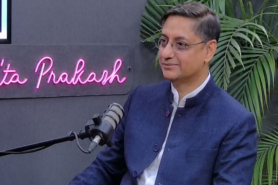 "We are creating liabilities for next generation": Sanjeev Sanyal on 'freebies culture' and pension schemes
