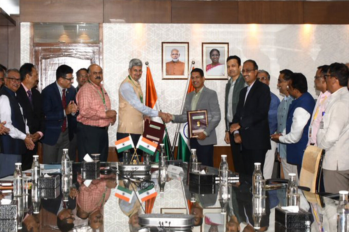 DRDO signs MoU to develop 300 MW solar renewable energy projects across its establishments