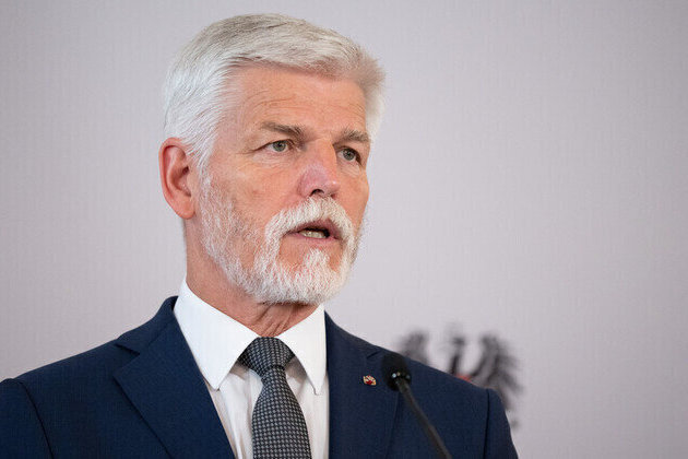 NATO must show its teeth to Russia  Czech president