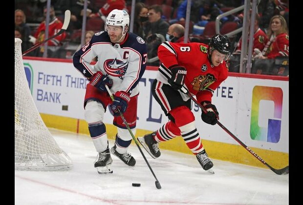 Blackhawks blast Blue Jackets, end eight-game skid