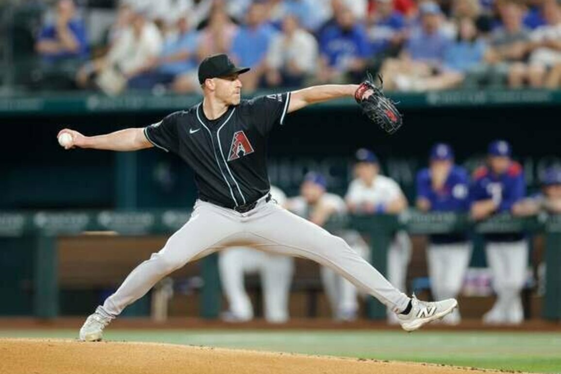 Diamondbacks place RHP Anthony DeSclafani (thumb) on 15-day injured list