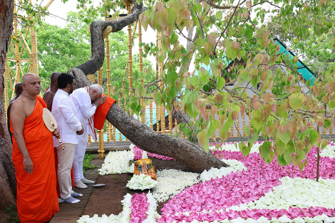 PM Modi, SL President offer prayers at Jaya Sri Maha Bodhi Temple in Anuradhapura