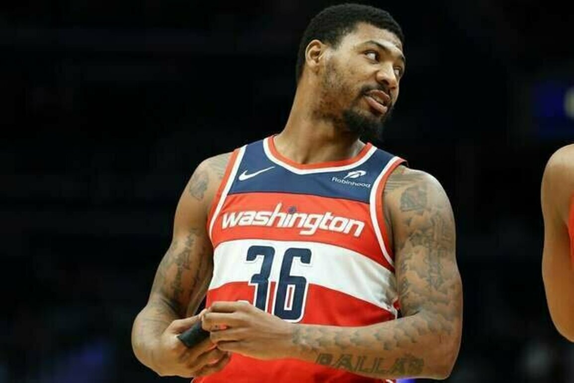 Veteran G Marcus Smart signs with Lakers following buyout