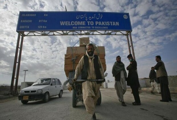 Pakistan-Iran Highway remains shut for ninth day as families of missing youth continue protest in Noshki