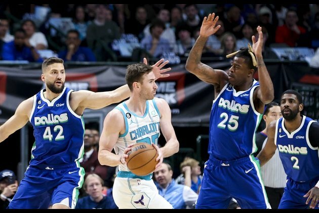 Hornets deal Mavericks their third straight loss