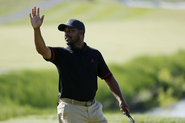 Harold Varner III uses two eagles to take lead at LIV D.C.