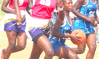Malisera Akello (ku kkono) ne Ruth Sandra Nambirige aba Kitende, nga battunka ne Mariam Nanfuka ne Immaculate Namuli aba St. Noah Malisera Akello (ku kkono) ne Ruth Sandra Nambirige aba Kitende, nga battunka ne Mariam Nanfuka ne Immaculate Namuli aba St. Noah