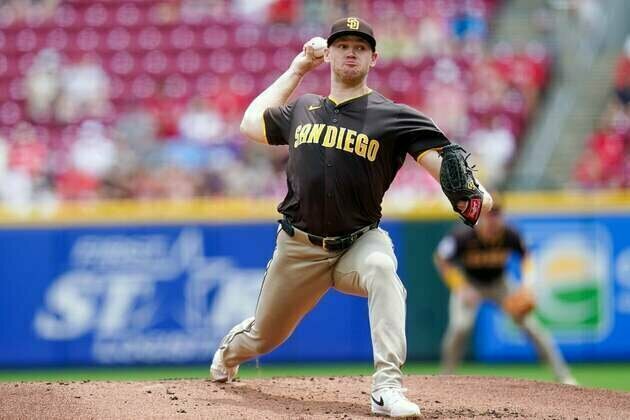 Reds score two in ninth to rally past Padres 3-2