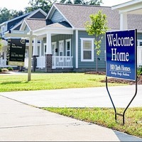 US housing favors buyers, but rates rise on war fears
