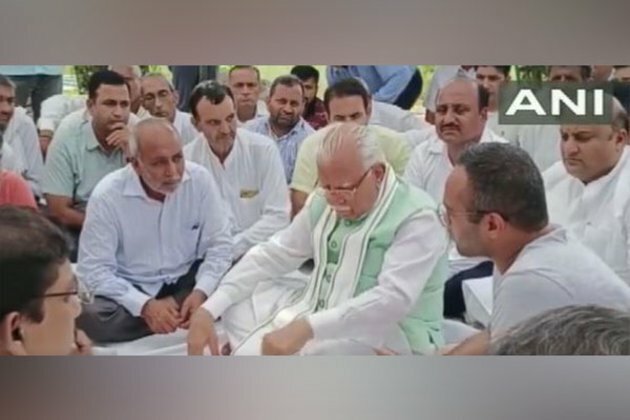 CM Khattar meets family of Major Dhonchak killed in Anantnag encounter, announces Rs 50 lakh compensation