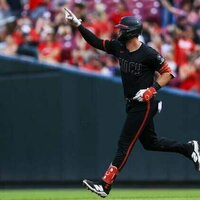 Reds pound out 14 hits, top Rays in opener