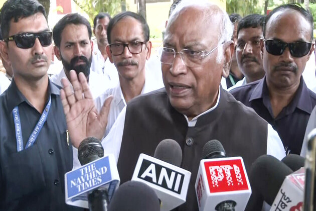 "What kind of self-reliant India is this?": Mallikarjun Kharge slams Centre over sugar price hike, low stocks