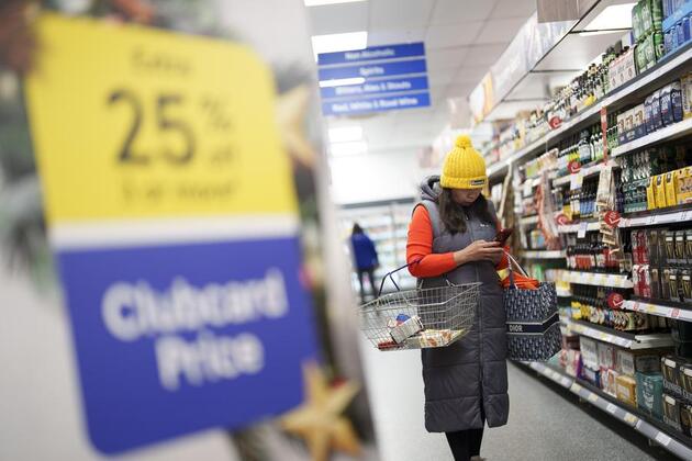 Economic Watch: Bank of England cuts interest rate to 2-year low in struggle to boost economy