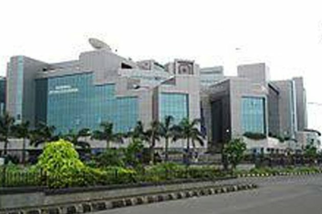 Sensex gains over 250 points on strong global cues