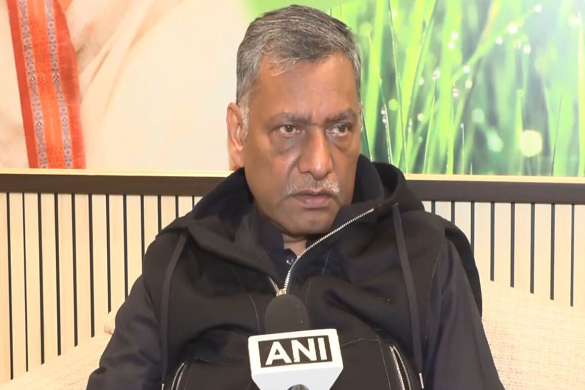 "Govt should resolve this problem through dialogue...": Congress MP Akhilesh Prasad Singh on Bangladesh violence