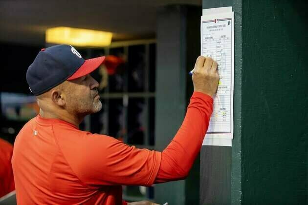Nationals name bench coach Miguel Cairo as interim manager