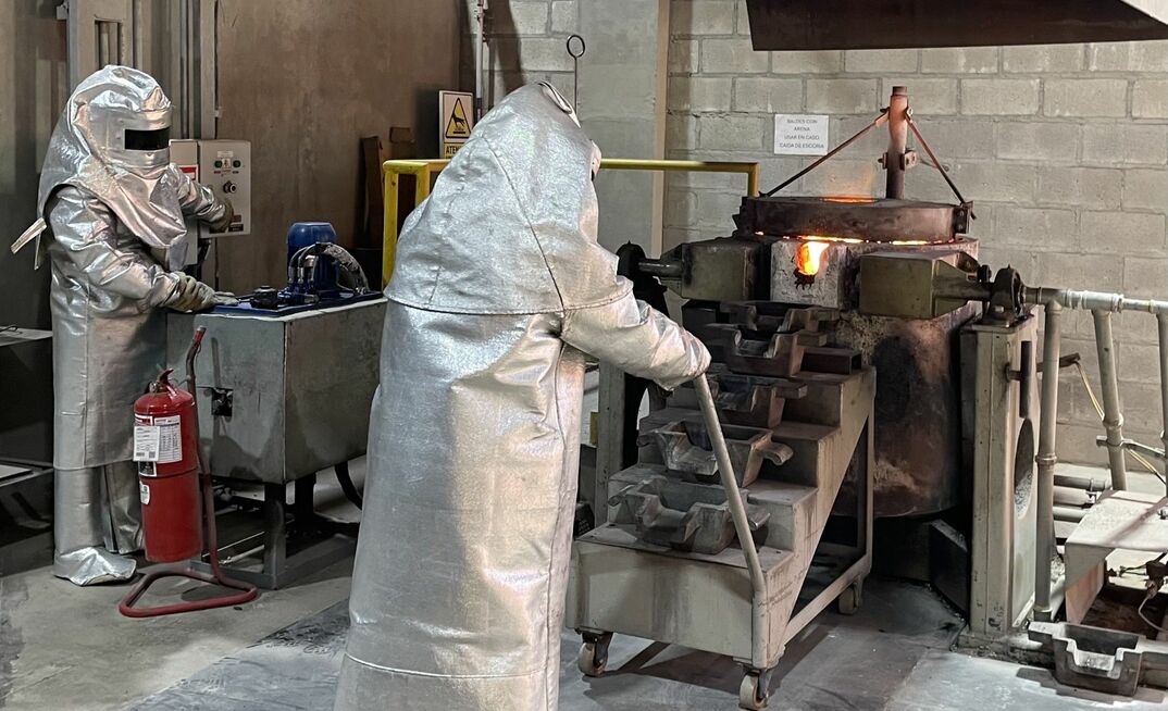 A gold pour at Lindero