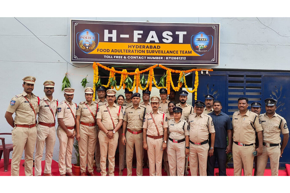 Hyderabad Police busts food unit preparing samosas in "unhygienic conditions," one apprehended