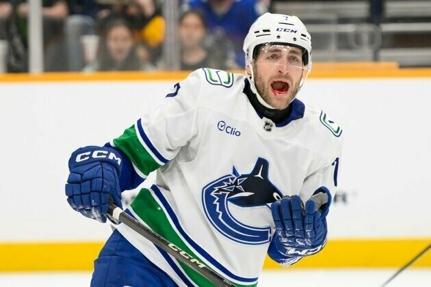 Canucks send Carson Soucy to Rangers for 3rd-round pick