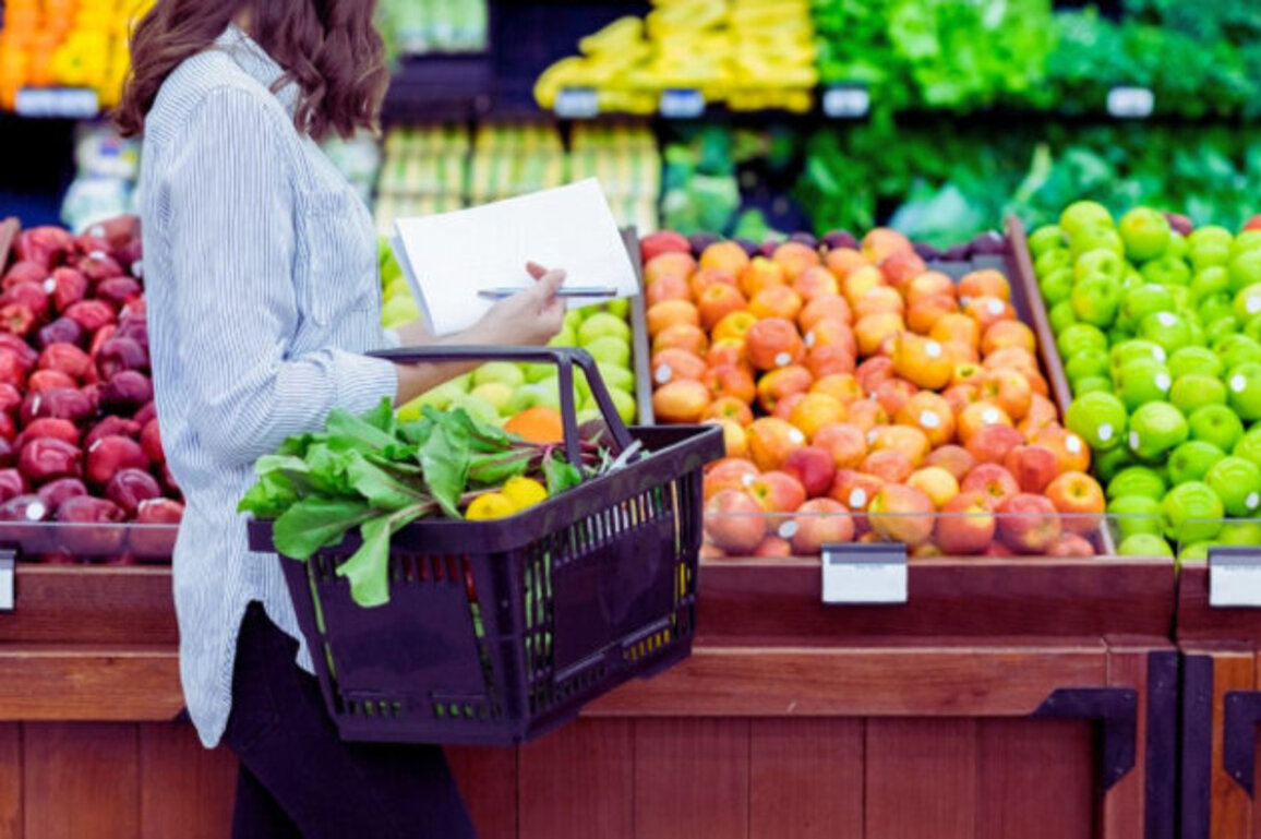 Greeks Return to Bulgarian Markets for Holiday Shopping