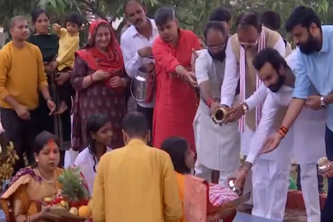 UP Deputy CM performs Chhath Puja rituals in Patna