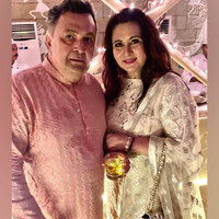 Poonam Dhillon recalls how Rishi Kapoor could sing sad songs with a smile