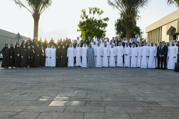 Mohammed bin Rashid meets with foreign trade, CEPA negotiation teams at Ministry of Economy