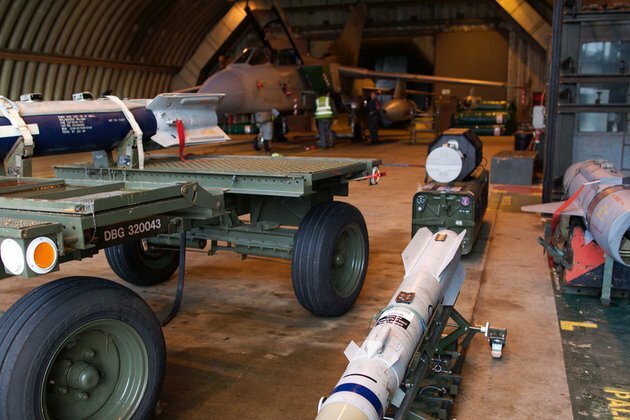 UK providing Ukraine with cutting-edge weapons media