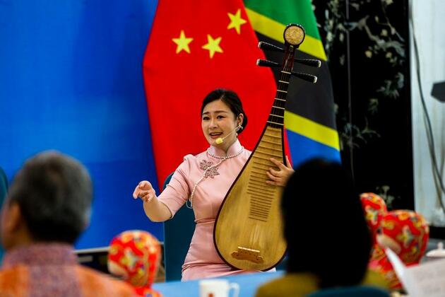 (Hello Africa) A night of melody and connection, China's Pingtan art enchants Tanzania