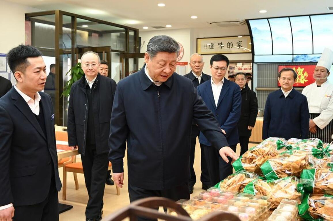 Xi's Album | Xi visits people in Beijing ahead of Spring Festival, extends greetings to all Chinese