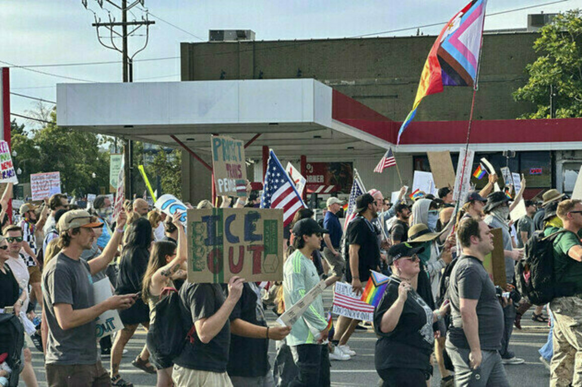 Man critically injured in shooting at anti-Trump rally 