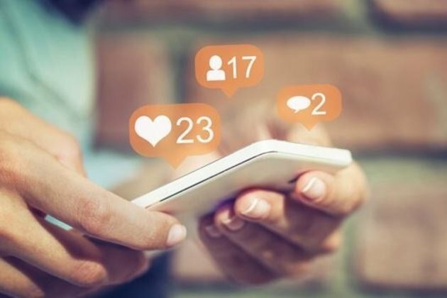 Instagram lets users filter insults in private message requests