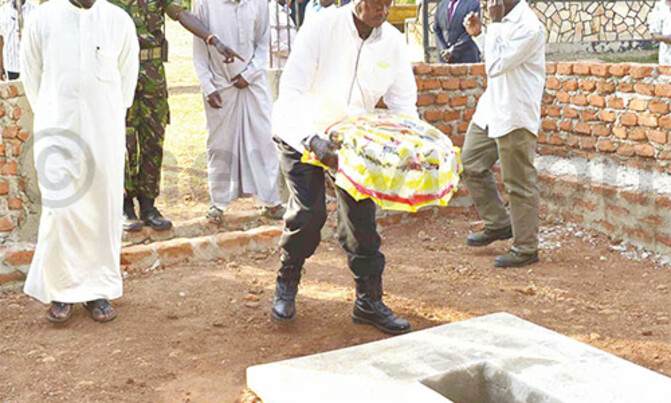 Policemen scamper into hiding as Museveni visits Policemen scamper into hiding as Museveni visits