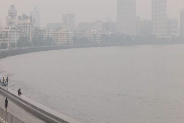 Mumbai witnesses light showers, heavy rain forecast today