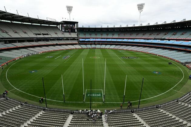 AFL fan reveals her very sneaky hack for getting a huge discount on food and drinks at the footy