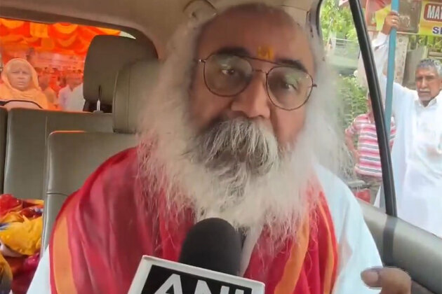 "Opposition will remove him as LoP": Ex Cong leader Acharya Pramod slams Rahul Gandhi, says 'time to remove surname'