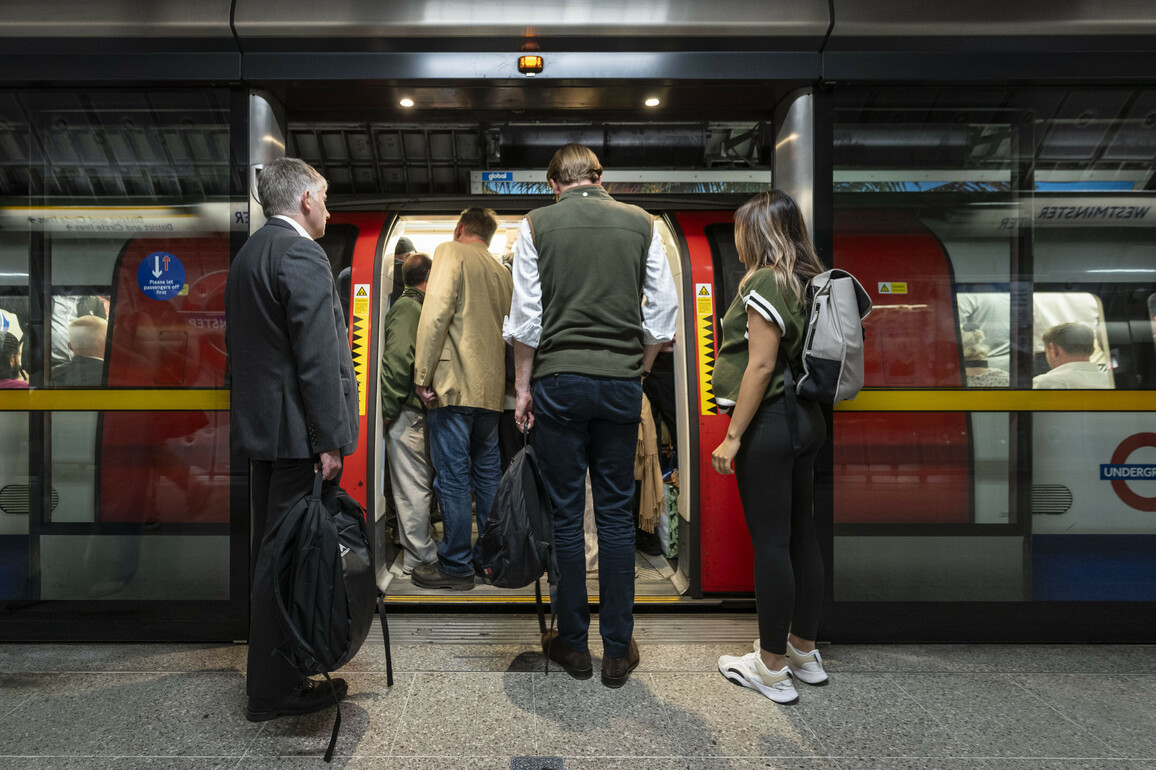 BRITAIN-LONDON-POWER OUTAGE-LONDON UNDERGROUND-TRAVEL DISRUPTIONS
