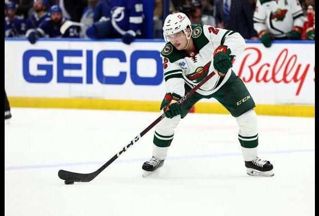 Wild re-sign D Calen Addison