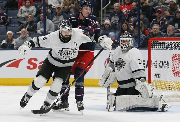 NHL roundup: Kings tie NHL record with 10th straight road win