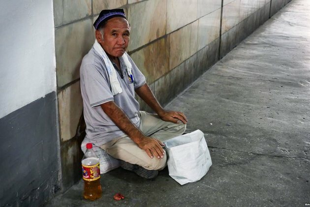 Uzbek Lawmakers Criminalize Begging, With Fines Or Jail Time