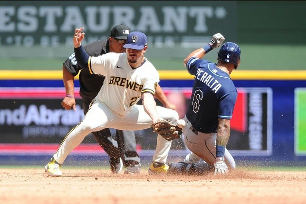 Clutch hitting allows Brewers to edge Rays