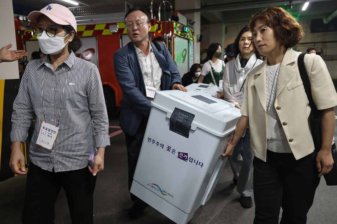 SOUTH KOREA-SEOUL-ELECTION-VOTES COUNTING